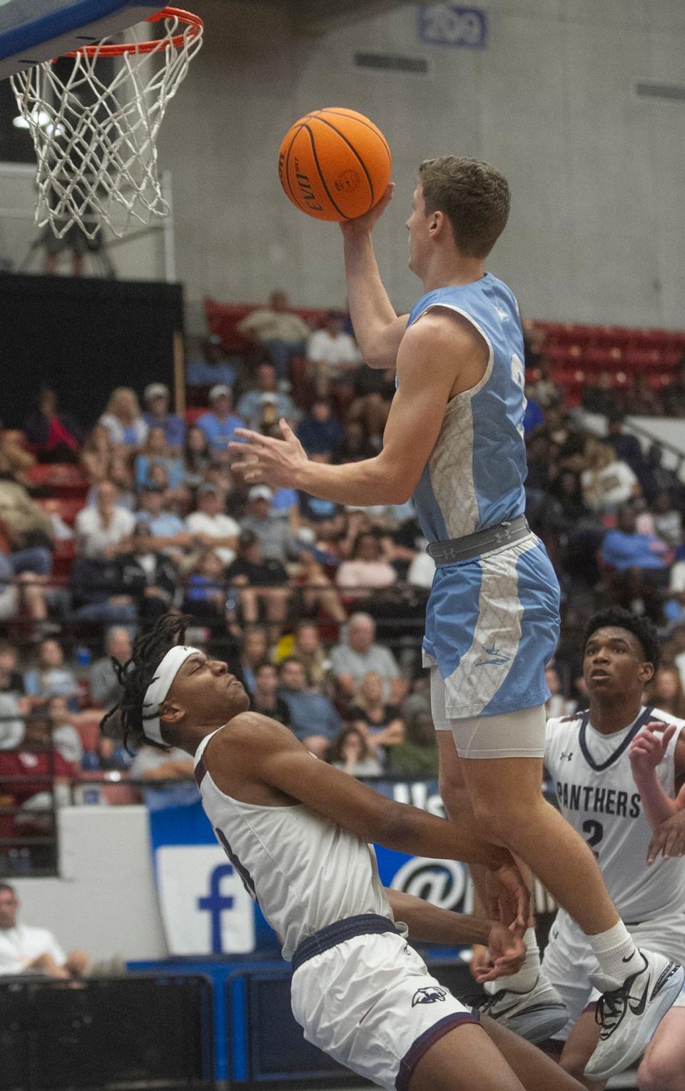 Ponte Vedra's Nathan Bunkosky (3) goes up for a basket against Dwyer in the Class 6A state championship.