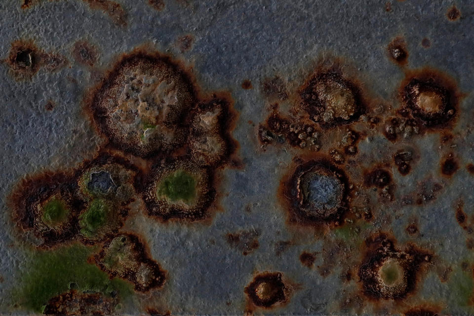 <p>Rust is seen along the bank of the River Thames during low tide in London, Britain on Feb.24, 2017. (Photo: Stefan Wermuth/Reuters) </p>