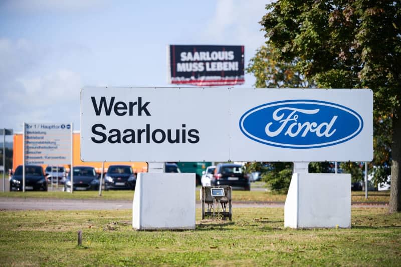 Signs on the grounds of the Ford plant in Saarlouis. Oliver Dietze/dpa