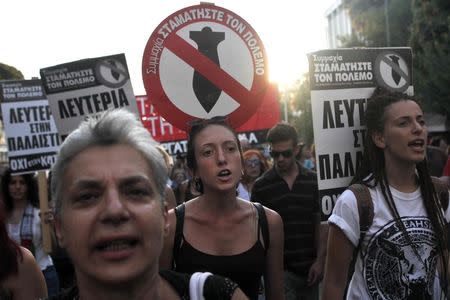 Protesters shout slogans and carry placards during a rally in Athens against Israeli air strikes in the Gaza Strip July 22, 2014. REUTERS/Alkis Konstantinidis