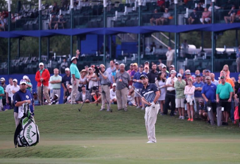 Kevin Kisner putts for eagle on the 18th hole during the final round of the Zurich Classic of New Orleans