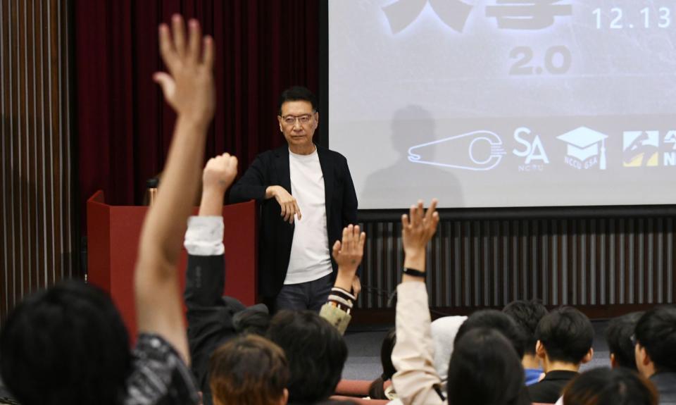 為了獲得年輕人支持，趙少康投入選舉後，立刻到政治大學演講。（《NOWnews今日新聞》提供）