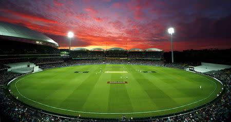 New Zealand's Tim Southee bowls as the sun sets during the first day of the third cricket test match against Australia at the Adelaide Oval, in South Australia, November 27, 2015. REUTERS/David Gray