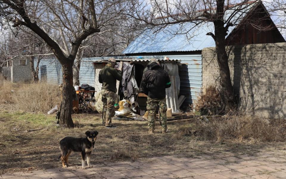 <div class="inline-image__caption"><p>Pro-Ukrainian Chechen fighters gather in a backyard in Kramatorsk</p></div> <div class="inline-image__credit">Tom Mutch</div>