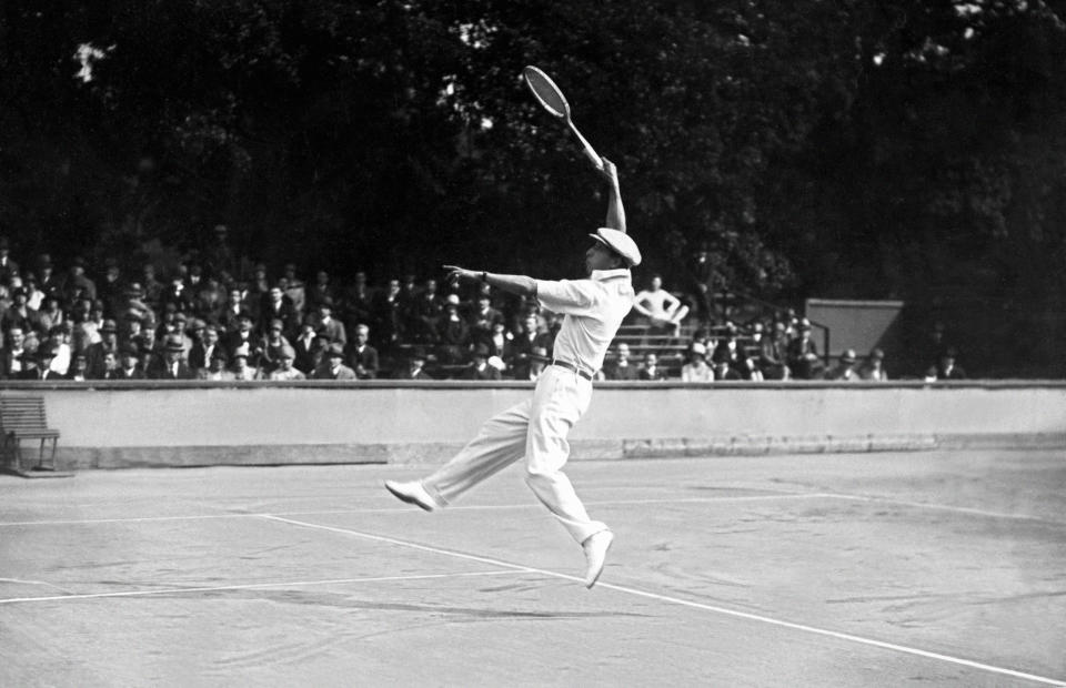 René Lacoste lors d'un match de Coupe Davis en 1927 (Crédit : AFP via Getty Images)