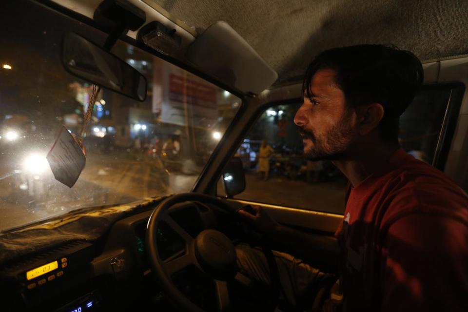 Ambulance driver Safdar Mohamma attends an emergency (Akhtar Soomro/Reuters)