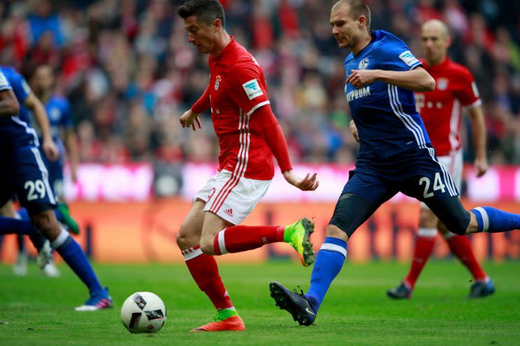 Robert Lewandowski erzielte sein 15. Saisontor. Holger Badstuber gab sein Debüt für Schalke