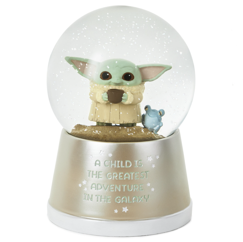 baby yoda snow globe