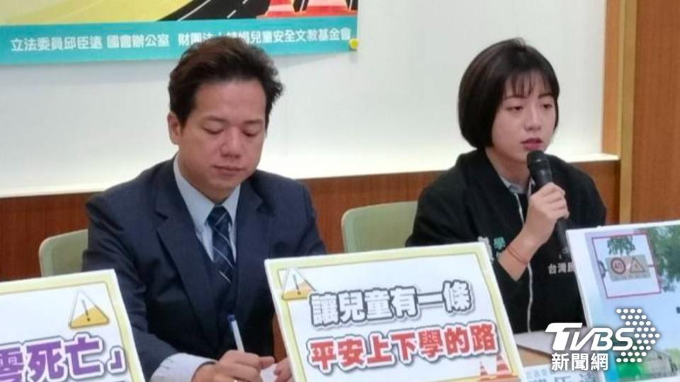 (左)立委 邱臣遠 (右)議員 黃瀞瑩