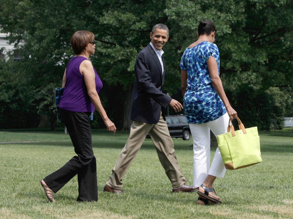 michelle obama and barack obama walk across the white house lawn in 2011