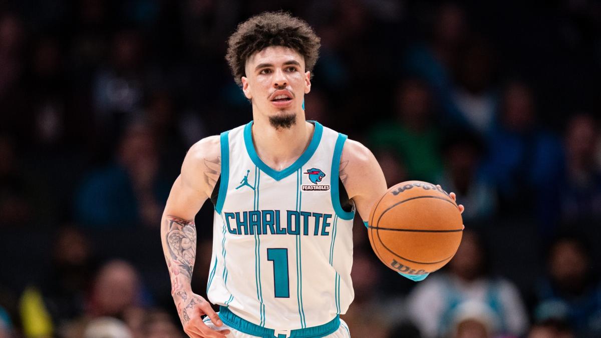 Hornets' LaMelo Ball helped off court not to return after frightening ...