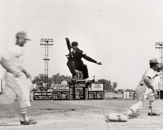 In 1973, new fashion for baseball umpires was strictly a judgment