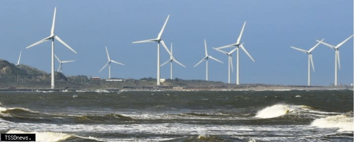 苗栗縣離岸風力設置完成可以挹注電力缺口十三點七億度電。（記者江乾松攝）