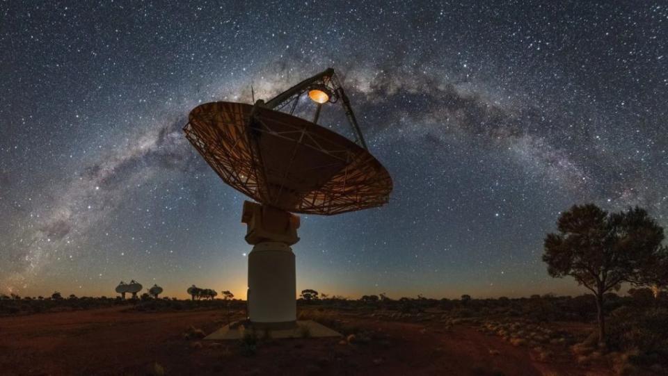 澳大利亞平方公里陣列探路者 (Australian Square Kilometre Array Pathfinder) 感測到了這個非凡的快速射電暴 (FRB)（圖／CSIRO）