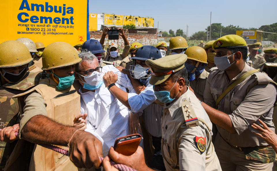 HATHRAS, INDIA  OCTOBER 2: Trinamool Congress MP Derek O'Brien manhandled by UP police personnel while heading to meet the Hathras gang rape victims family, on October 2, 2020 in Hathras, India. A four-member delegation of the Trinamool Congress, led by senior party leader Derek OBrien, was on Friday stopped by the police from going to the village of the 19-year-old gang-rape victim in Hathras of Uttar Pradesh to meet her family. (Photo by Amal KS/Hindustan Times via Getty Images)