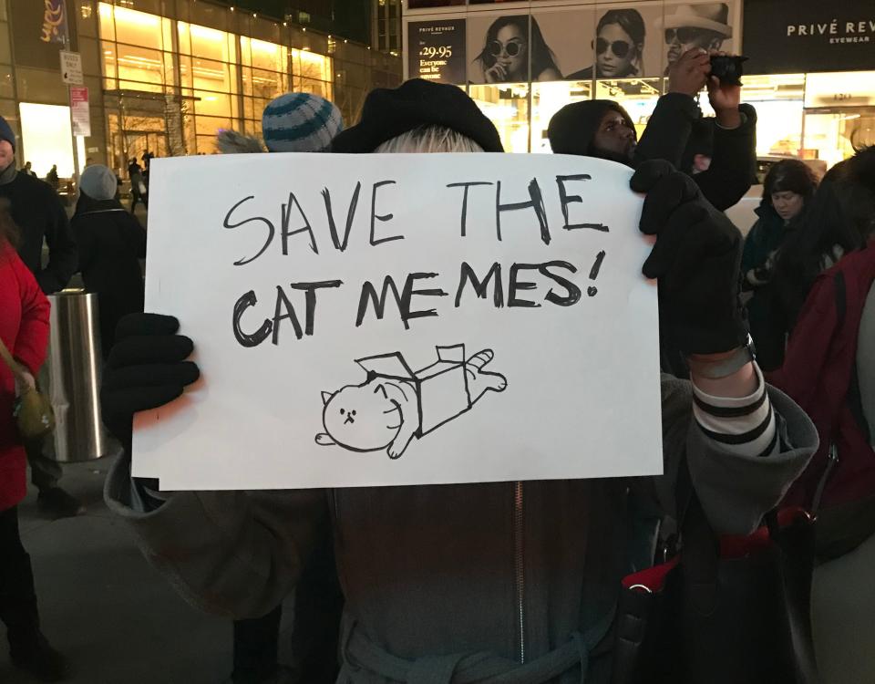 Net neutrality supporters gather at a rally in front of a Verizon store on 42nd Street in New York City on Dec. 7. (Photo: Jenna Amatulli)