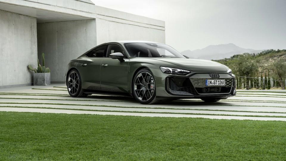 2025 audi rs e tron gt performance front