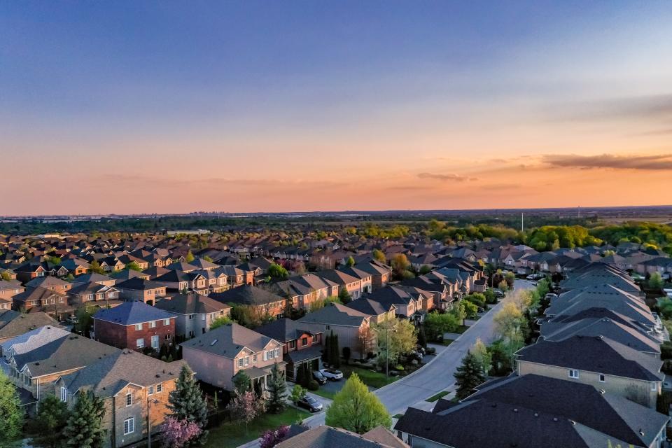 <h1 class="title">Aerial view of Residential Distratic at Major MacKenzie Dr. and Islinton Ave., detached and duplex house at Woodbridge and Kleinburg, Vaughan, Canada</h1><cite class="credit">Photo: Getty Images</cite>