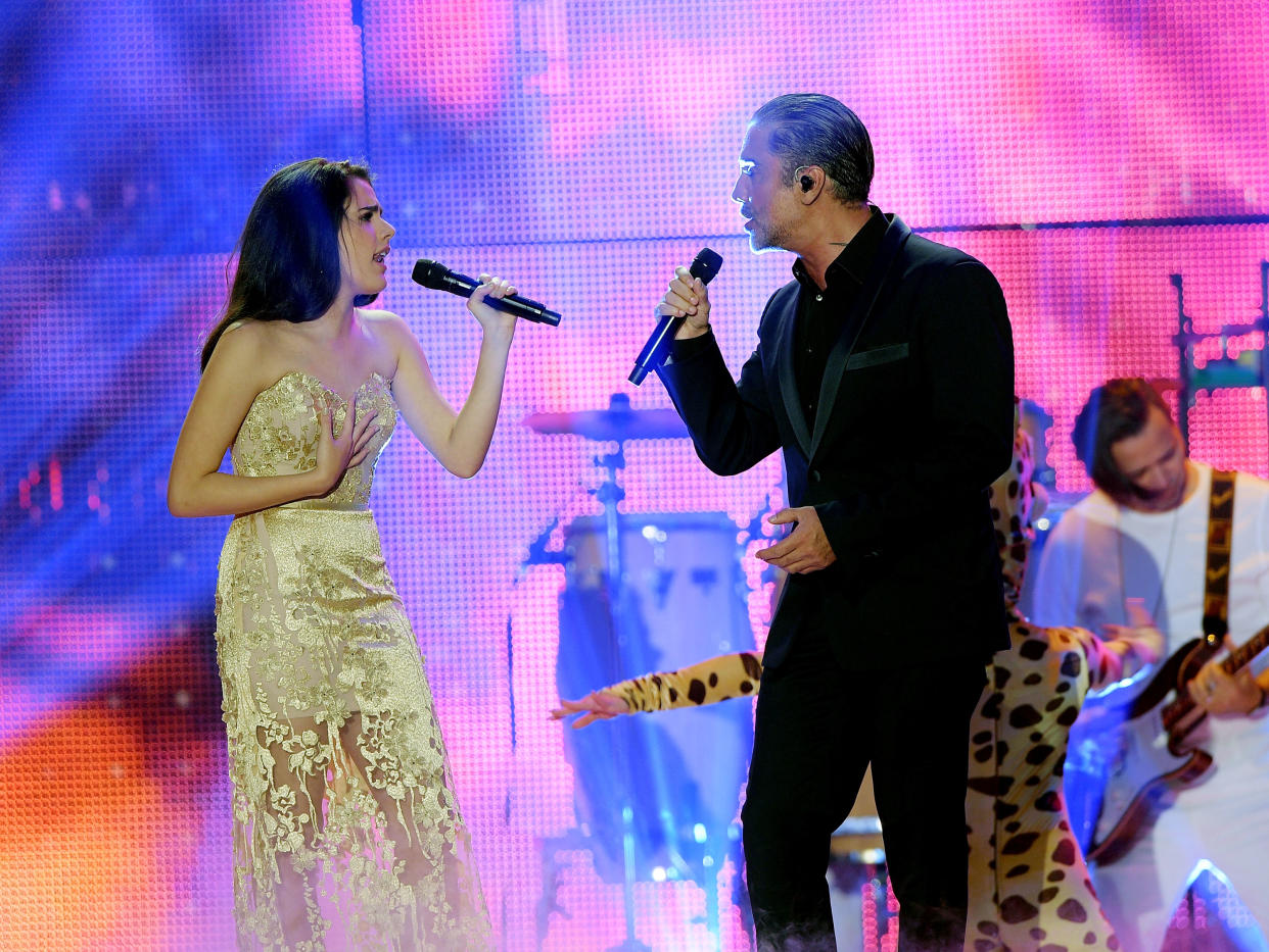 Camila Fernández ya ha tenido la oportunidad de compartir escenario con su padre, Alejandro Fernández (Foto de Rodrigo Varela/Getty Images).