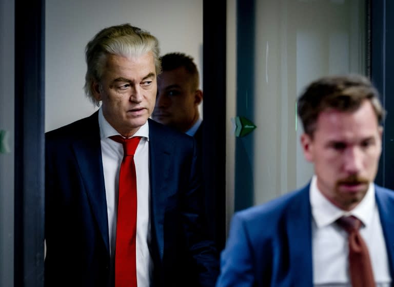 Na een ontmoeting met de Nederlandse extreemrechtse leider Geert Wilders (L)."Verkenner" Ronald Plasterk, 5 december 2023 in Den Haag (Remko de Waal)