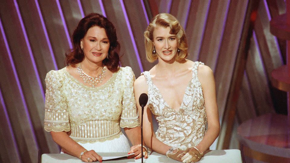 (From left) Diane Ladd and Laura Dern announcing the nominees in the best visual effects category at the 1992 Academy Awards in Los Angeles. - Craig Fujii/AP