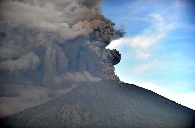 The first relief flights between Bali and Australia are returning some of the 4000 passengers home after the eruption forced flights to become grounded. Source: Sonny Tumbelaka/AFP/Getty Images