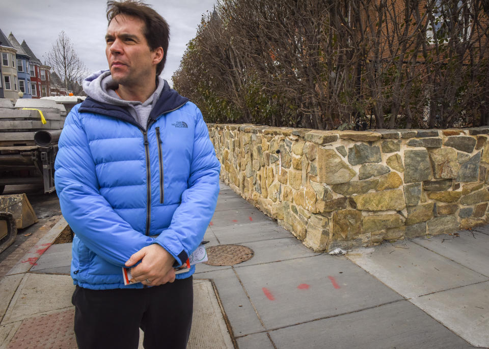 Jack Burkman canvasses the neighborhood of the Seth Rich murder in  2017 in Washington, DC. (Photo: Bill O'Leary/The Washington Post via Getty Images)