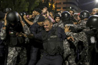 <p>Jordanian riot police and security forces scuffle with protesters during a demonstration outside the Prime Minister’s office in Amman, early Tuesday, June 5, 2018. (Photo: Raad al-Adayleh/AP) </p>