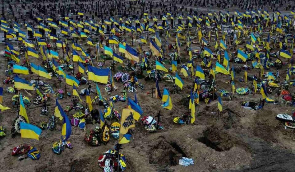 Aspecto de un cementerio ucraniano para los soldados caídos en la batalla. Cortesía: GZero Media / Reuters.