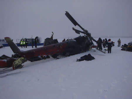 A view shows the site of a Mi-8 helicopter crash near the town of Igarka in Krasnoyarsk region, Russia, November 26, 2015. REUTERS/Russia's Emergencies Ministry in Krasnoyarsk region/Handout