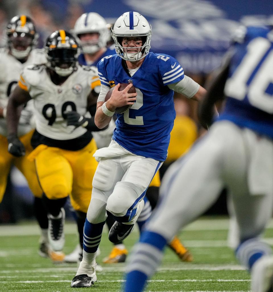 Indianapolis Colts quarterback Matt Ryan (2) rushes the ball Tuesday, Nov. 29, 2022, during a game against the Pittsburgh Steelers at Lucas Oil Stadium in Indianapolis.