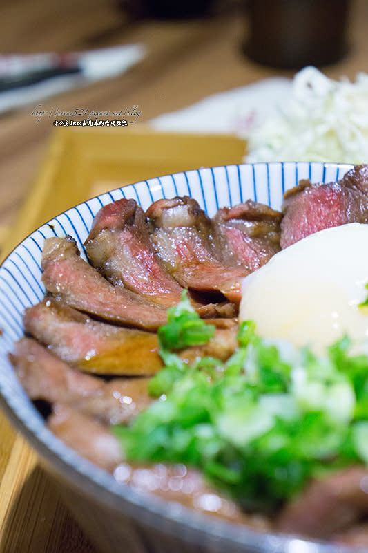 【蘆洲】料多滿足，可惜白飯不夠到位 滿燒肉丼食堂