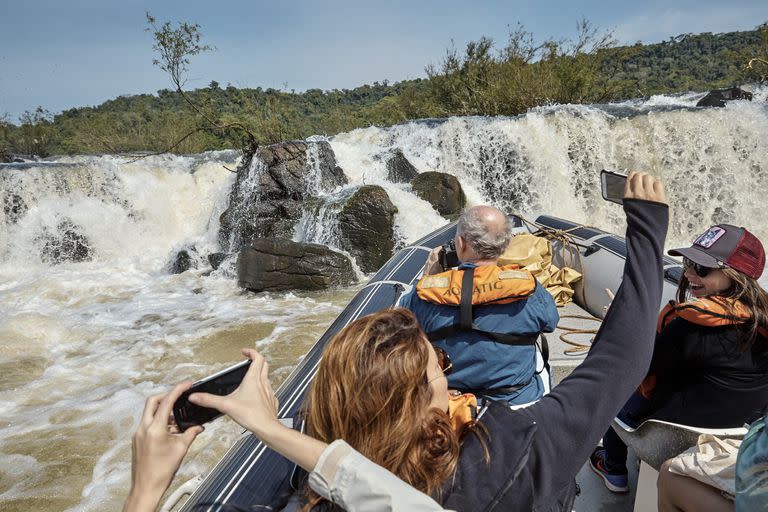 Los saltos de Mocona quedan a unas cuatro horas de las cataratas, en una zona de selva