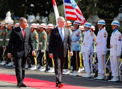 Visiting U.S. Secretary of Defense Jim Mattis reviews the honour guard with Indonesia's Defence Minister Ryamizard Ryacudu at the Defence Ministry in Jakarta, Indonesia January 23, 2018. REUTERS/Darren Whiteside