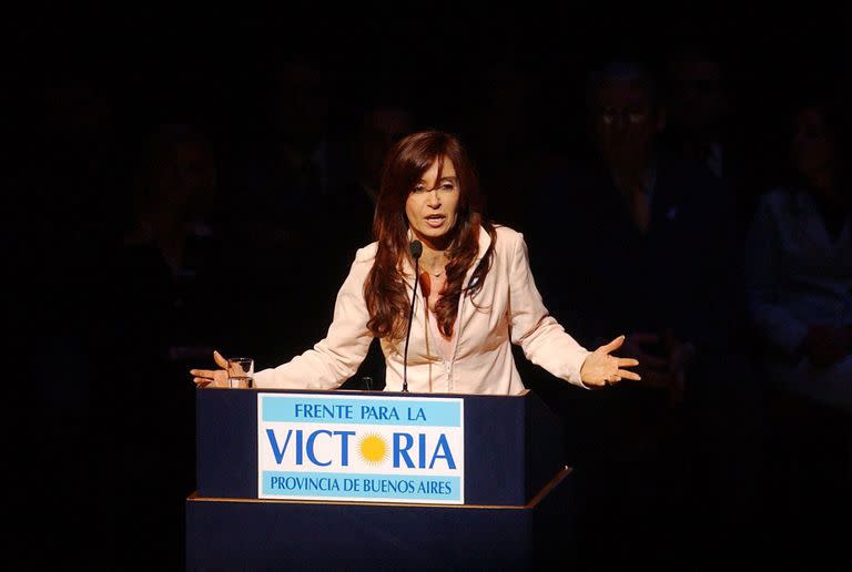 El lanzamiento de la candidatura de Cistina a senadora nacional por la provincia de Buenos Aires, en 2005 en el Teatro Argentino de La Plata