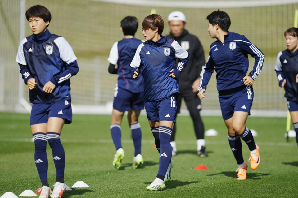 La jugadoras de Japón durante un entrenamiento previo al partido contra Suecia por los cuartos de final la Copa Mundial femenina, el jueves 10 de agosto de 2023, en Auckland, Nueva Zelanda. (AP Foto/Abbie Parr)