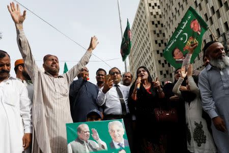 Supporters of the Pakistan Muslim League - Nawaz (PML-N) chant slogans against the arrest of their activists in Lahore who were on their way to welcome ousted Prime Minister Nawaz Sharif and his daughter Maryam, during a protest in Karachi, Pakistan July 13, 2018. REUTERS/Akhtar Soomro