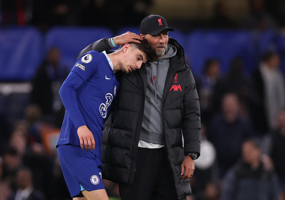 LONDON, ENGLAND - APRIL 04: Juergen Klopp, Manager of Liverpool, embraces Kai Havertz of Chelsea after the draw in the Premier League match between Chelsea FC and Liverpool FC at Stamford Bridge on April 04, 2023 in London, England. (Photo by Ryan Pierse/Getty Images)