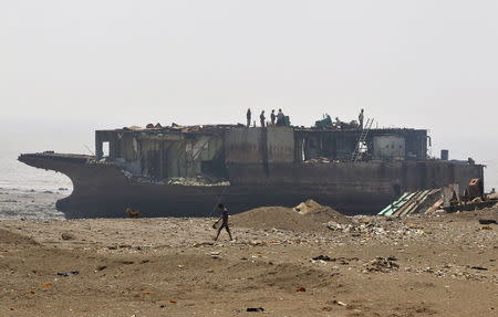 Workers dismantle a decommissioned ship at the Alang shipyard in Gujarat, India, in this March 27, 2015 file photo. REUTERS/Amit Dave/Files