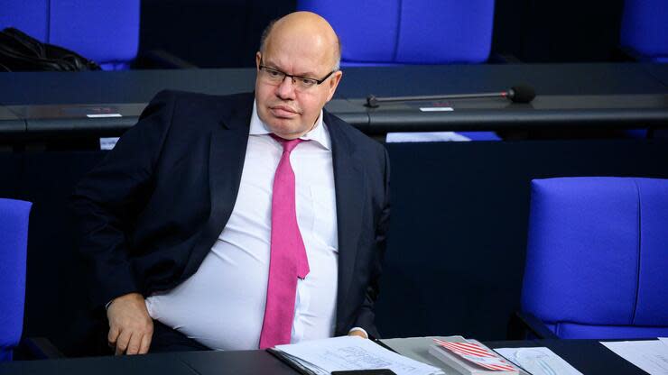 Von rechter Störerin im Reichstag bedrängt: Peter Altmaier (CDU), Bundesminister für Wirtschaft und Energie. Foto: dpa