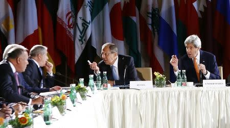 Russian Foreign Minister Sergei Lavrov (2R) and U.S. Secretary of State John Kerry (R) attend the ministerial meeting on Syria in Vienna, Austria, May 17, 2016. REUTERS/Leonhard Foeger