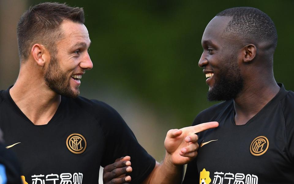 Romelu Menama Lukaku Bolingoli and Stefan de Vrij of FC Internazionale chat during a FC Internazionale training session at Appiano Gentile on August 22, 2019 in Como, Italy