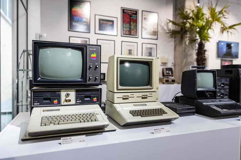 Apple; POlonia; Computadoras; teléfonos; museo; mundo; tecnología