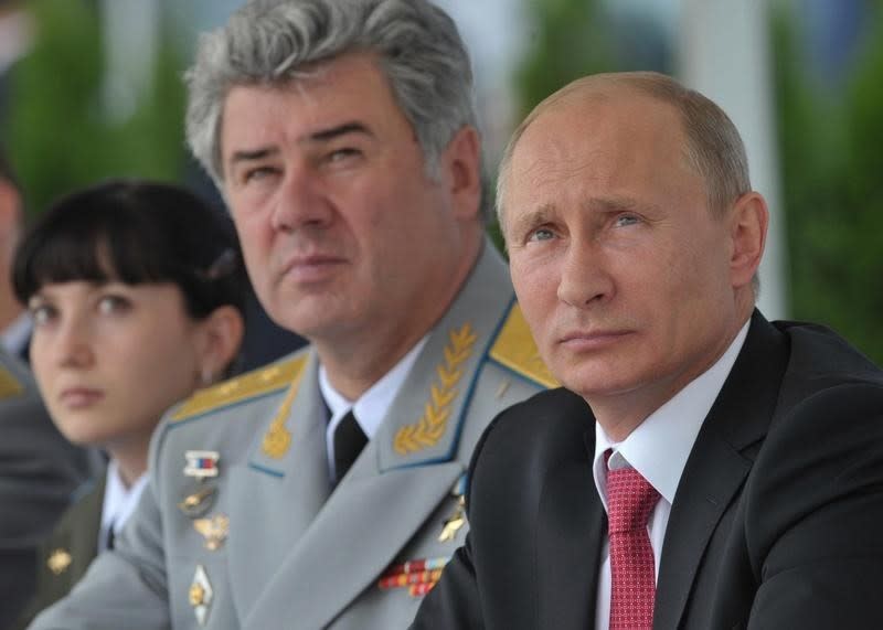 Russian President Vladimir Putin (R) and Commander-in-Chief of the Russian Air Force Viktor Bondarev (C) watch an air show dedicated to the 100th anniversary of Air Force at Zhukovsky outside Moscow August 11, 2012.  REUTERS/Alexei Nikolsky/RIA Novosti/Kremlin 