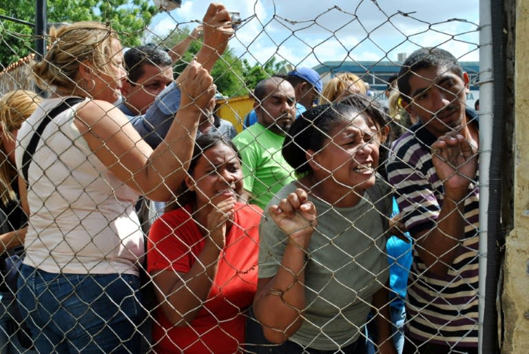 Supporters of Venezuelan president Nicolas Maduro shout slogans against Lilian Tintori, in Guarico state on November 25 , 2015