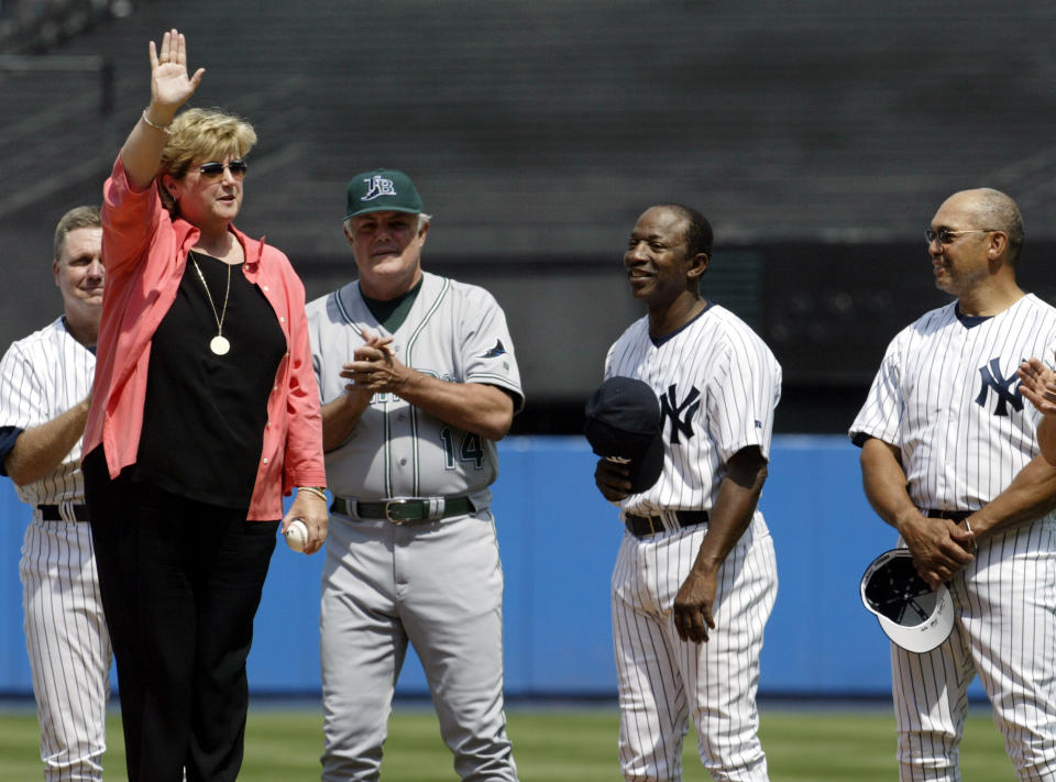 Diana Munson, widow of Thurman, greets a Yankee Stadium crowd in 2004 as Lou Piniella (in Rays uniform) and others look on. (Reuters)