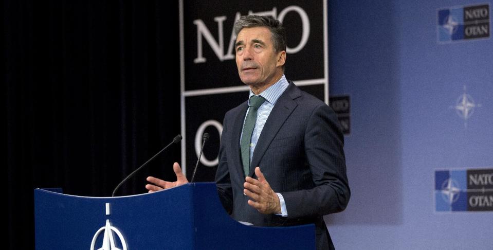 El secretario general de la OTAN, Anders Fogh Rasmussen, habla durante una conferencia de prensa después de una reunión de cancilleres de la OTAN en Bruselas, el martes 1 de abril de 2014. (Foto AP/Virginia Mayo)