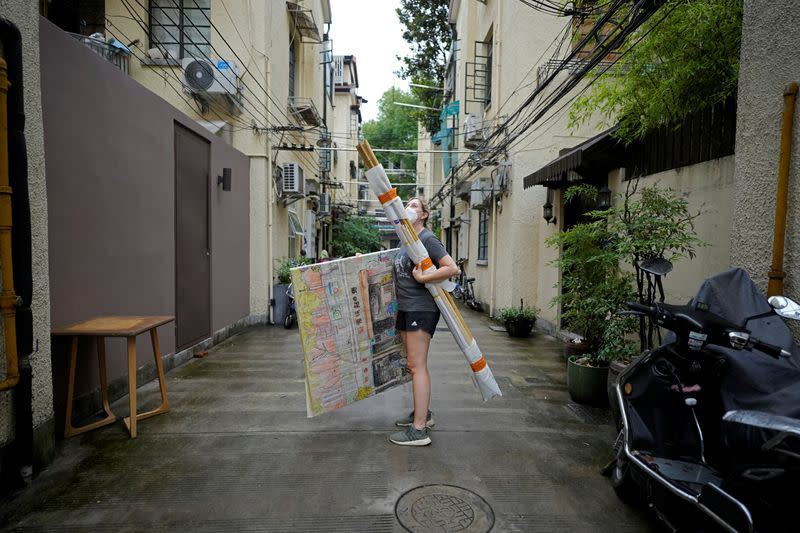 The Wider Image: Goodbye Shanghai: After 16 years, COVID curbs send American family packing