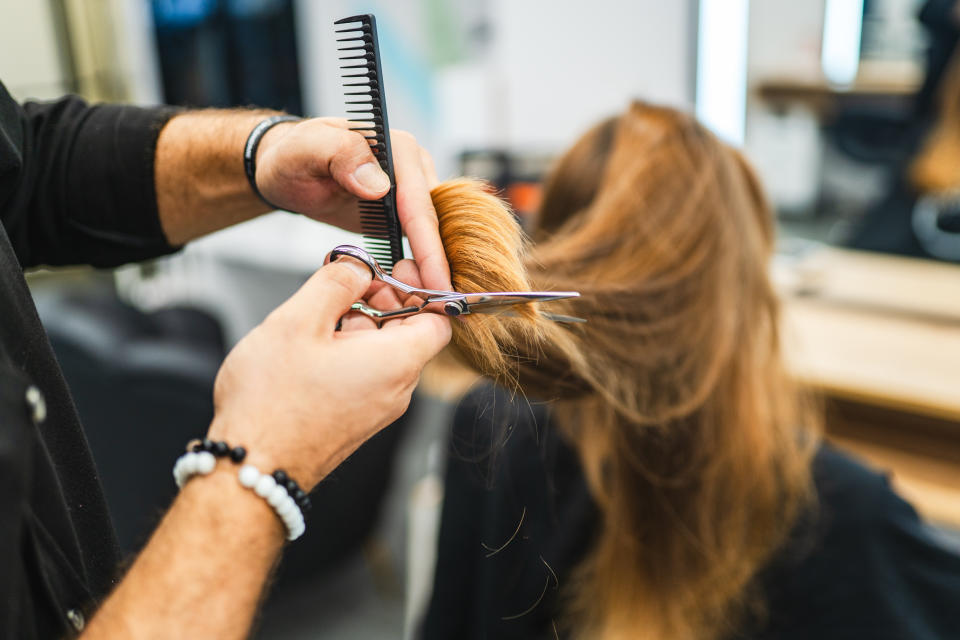 Nicht nur Friseur: Es gibt im Bereich der dualen Ausbildung im Moment 327 Ausbildungsberufe (Symbolbild: Getty Images)