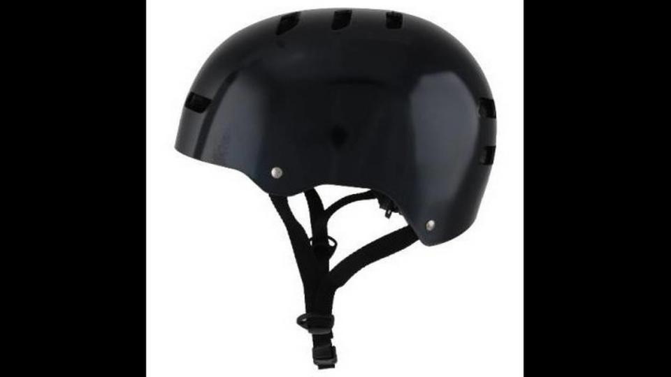 Este casco para propósitos múltiples Tony Hawk estuvo entre los modelos retirados.